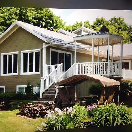 Les Saisons Du Fleuve Bed & Breakfast Lotbiniere Екстериор снимка