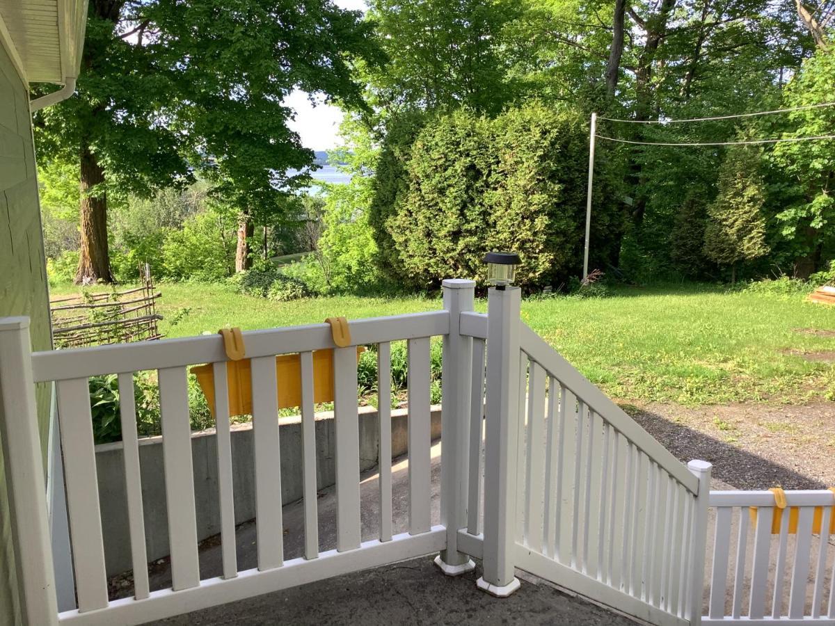 Les Saisons Du Fleuve Bed & Breakfast Lotbiniere Екстериор снимка