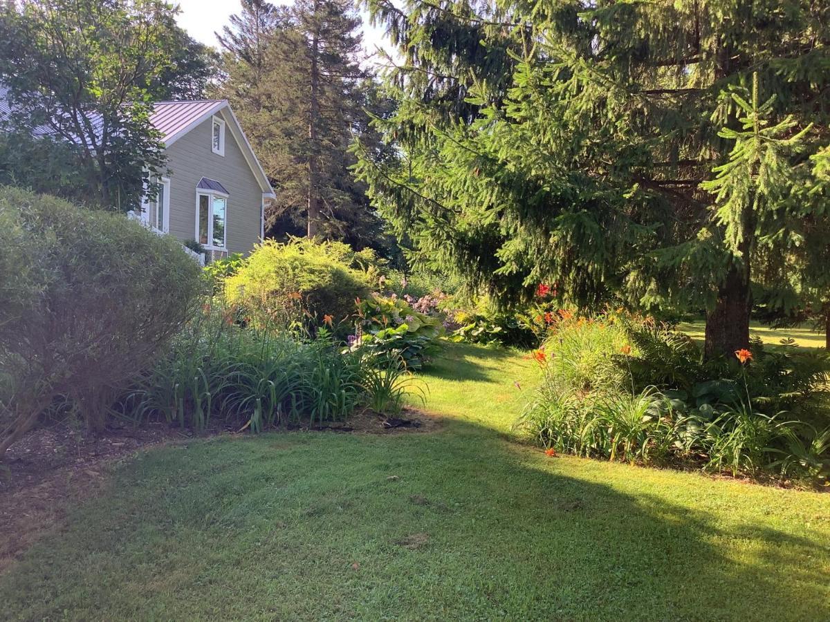 Les Saisons Du Fleuve Bed & Breakfast Lotbiniere Екстериор снимка