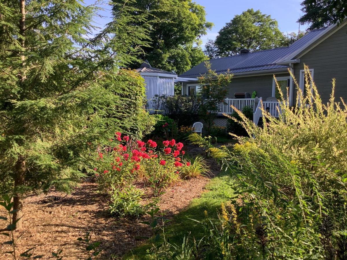 Les Saisons Du Fleuve Bed & Breakfast Lotbiniere Екстериор снимка