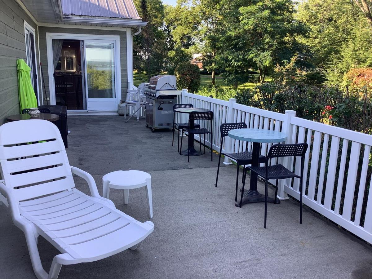 Les Saisons Du Fleuve Bed & Breakfast Lotbiniere Екстериор снимка