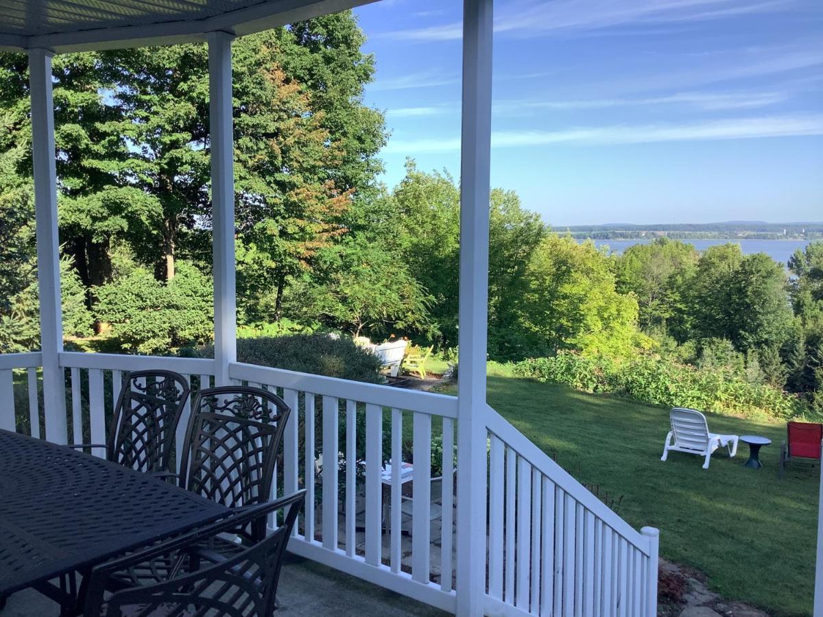Les Saisons Du Fleuve Bed & Breakfast Lotbiniere Екстериор снимка