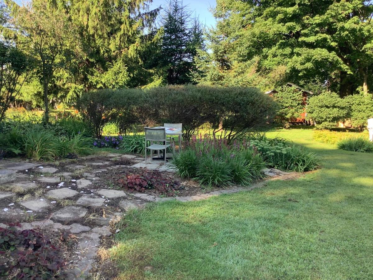 Les Saisons Du Fleuve Bed & Breakfast Lotbiniere Екстериор снимка