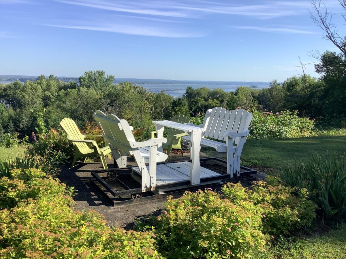 Les Saisons Du Fleuve Bed & Breakfast Lotbiniere Екстериор снимка
