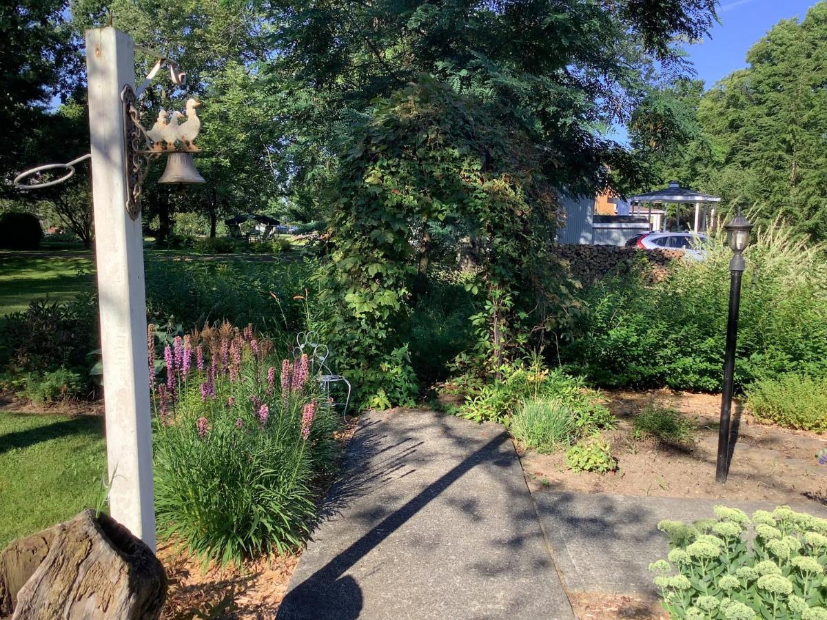 Les Saisons Du Fleuve Bed & Breakfast Lotbiniere Екстериор снимка