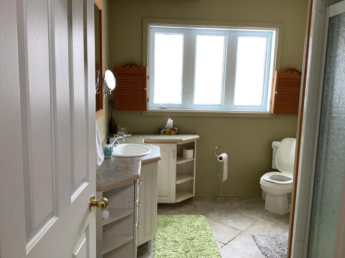 Les Saisons Du Fleuve Bed & Breakfast Lotbiniere Екстериор снимка